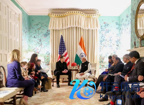 2月13日，埃隆·马斯克与纳伦德拉·莫迪在华盛顿会晤。